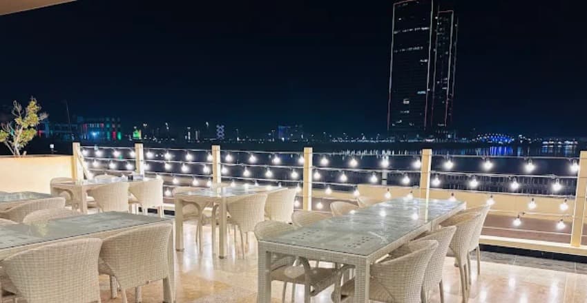 TOP UPTOWN RESTAURANT 2