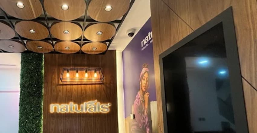 Naturals Salon 1