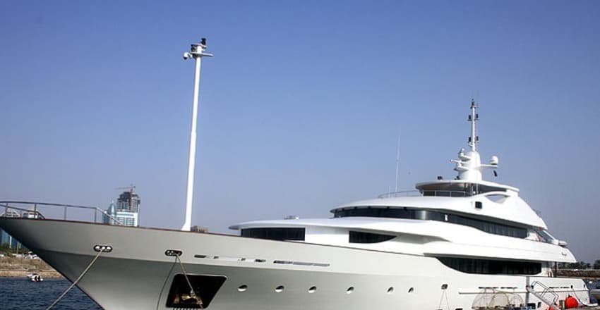 YACHT INTERNATIONA 1