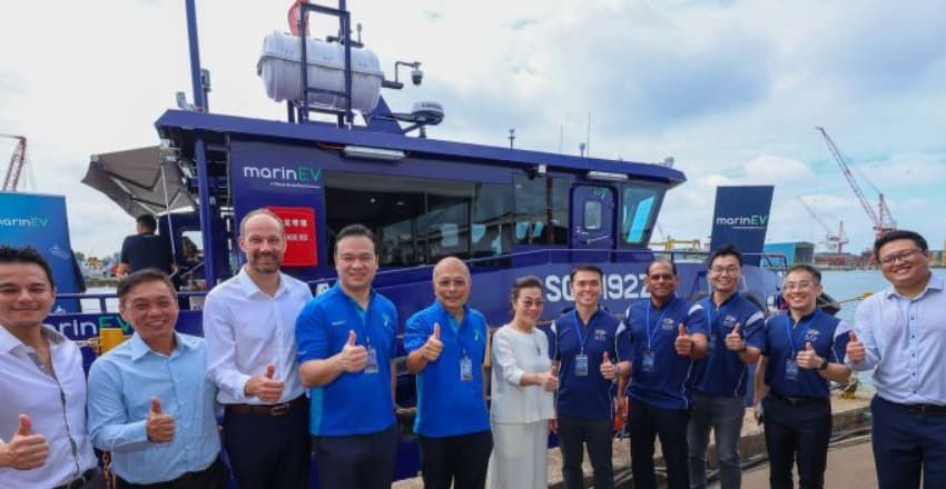 YACHT INTERNATIONA 3