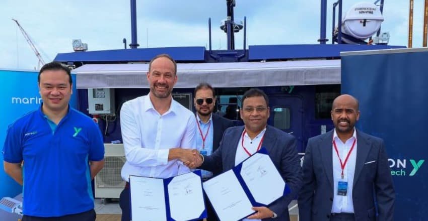 YACHT INTERNATIONA 4